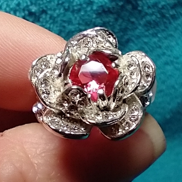 Silvertone pinkish reddish stone ring crystal flower floral rose valentine - Picture 3 of 6
